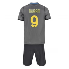 Inter Milan Thuram 9 Kolmospaita 2026-27 Lasten Pelipaita